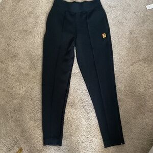 Women’s Nike Tennis joggers New without tags size small